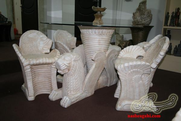 میز ناهار خوری و دکوری شیر بالدار هخامنشی