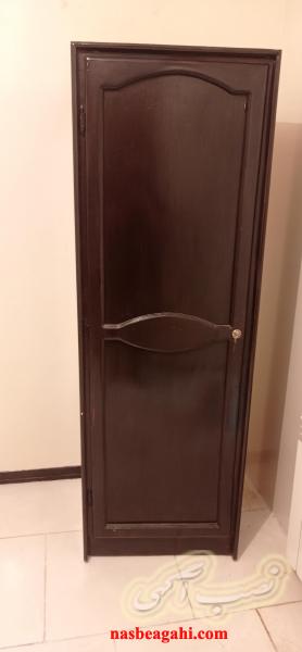 کمد بزرگ ایستاده