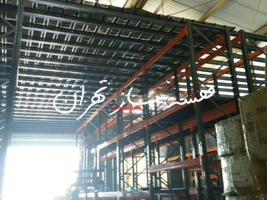نیم طبقه انبار