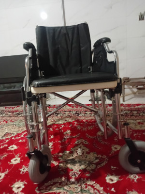 ویلچر حمامی کاملا سالم و تمیز اصلا استفاده نشده